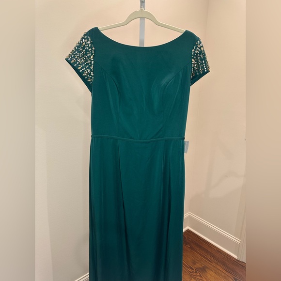 Mac Duggal Green Maxi Dress Elegant Flowing Silhouette - Picture 5 of 10